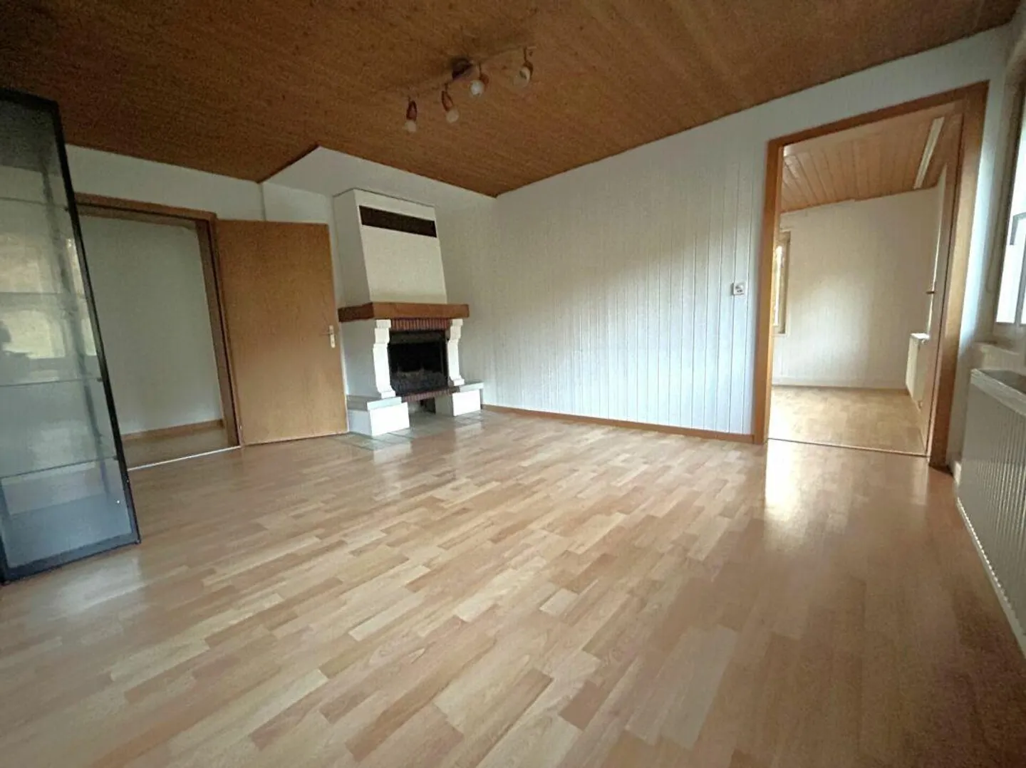 Ampio appartamento di 4,5 stanze in affitto - Foto 4 di 7