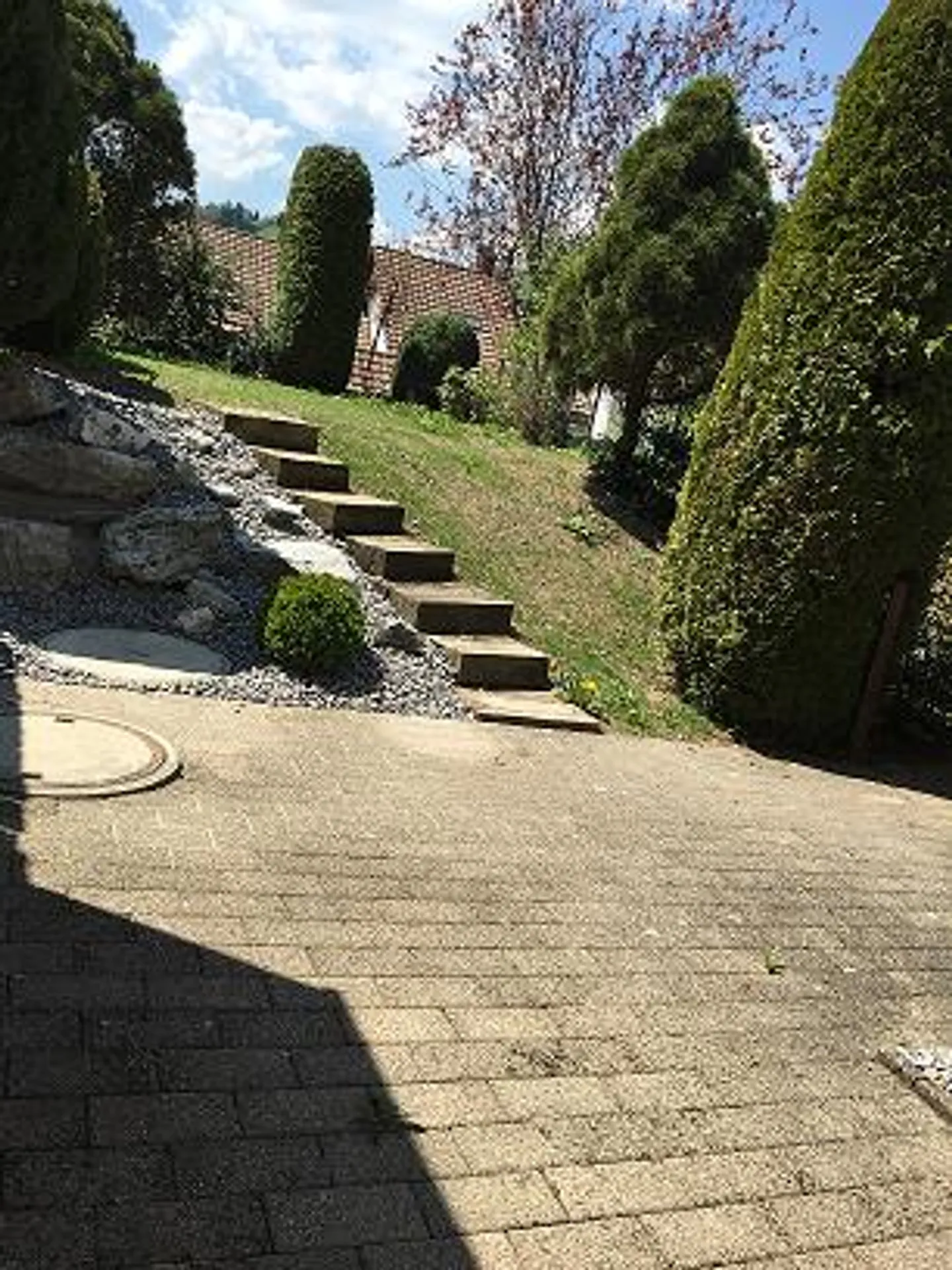 Una strada di quartiere tranquilla - Foto 3 di 13