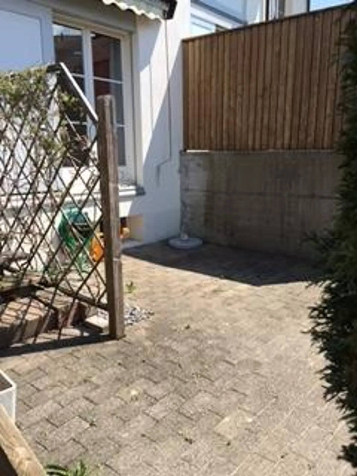 Una strada di quartiere tranquilla - Foto 4 di 13