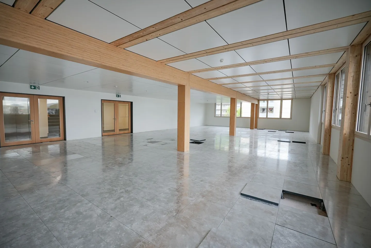 Première location d'un espace commercial spacieux et moderne en construction brute - Photo 5 sur 8