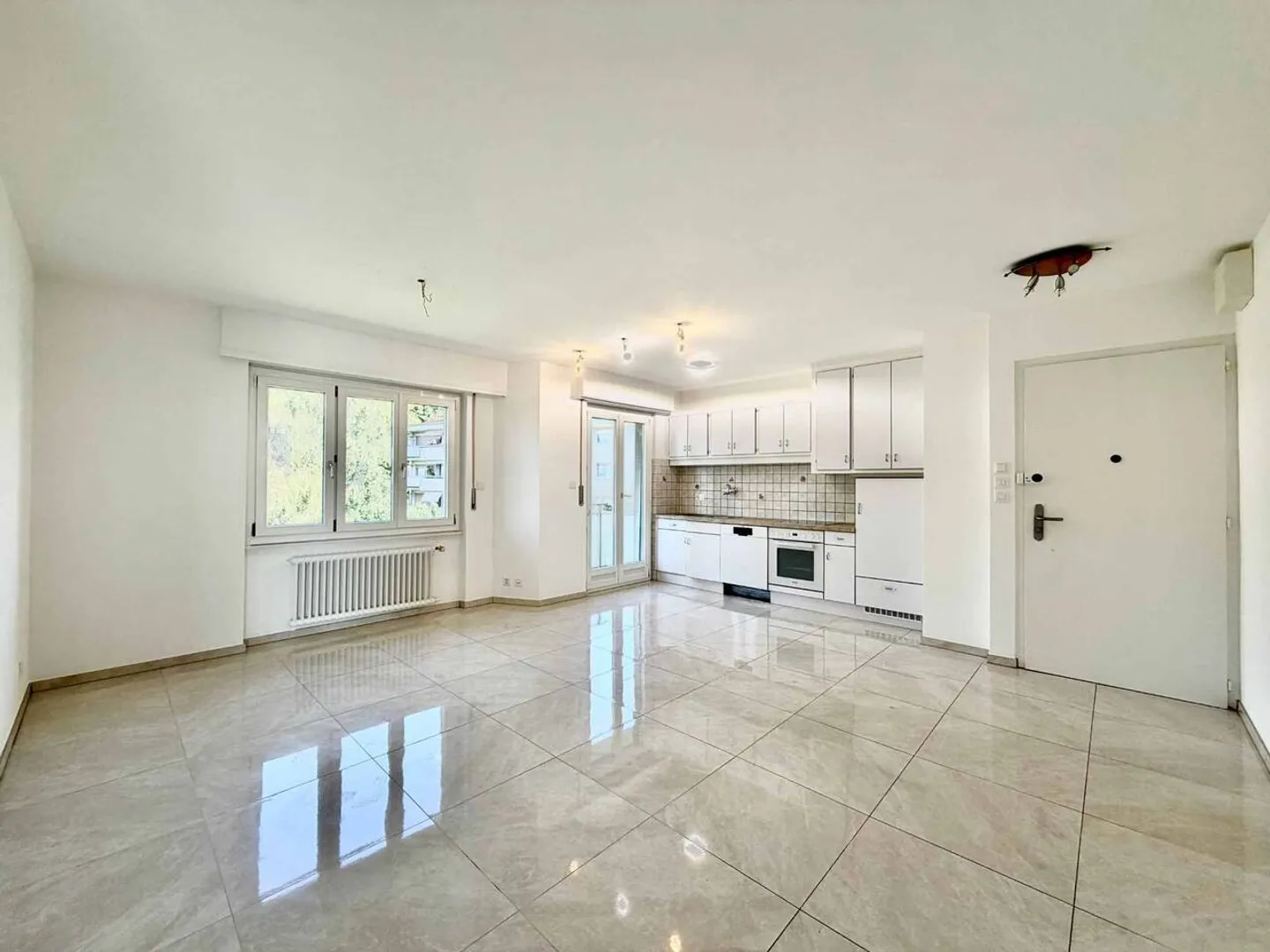 Appartamento moderno con vista lago - Foto 3 di 11
