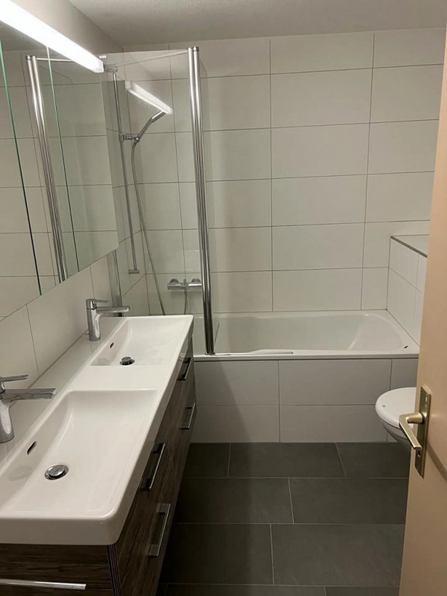 Una strada di quartiere tranquilla - Foto 10 di 13