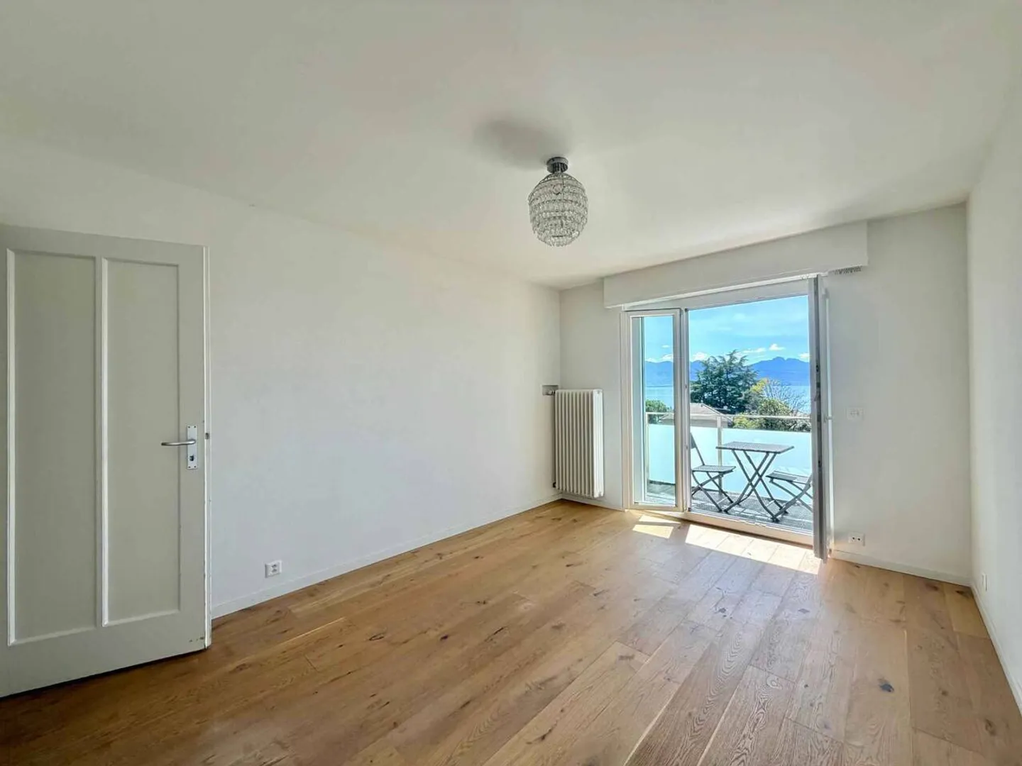 Appartamento moderno con vista lago - Foto 8 di 11