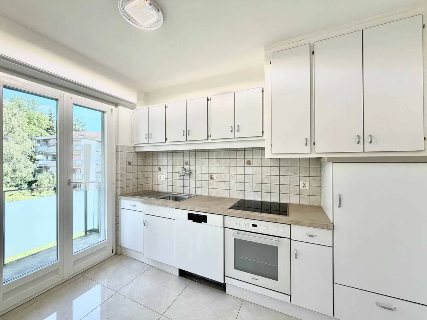 Appartamento moderno con vista lago - Foto 4 di 11