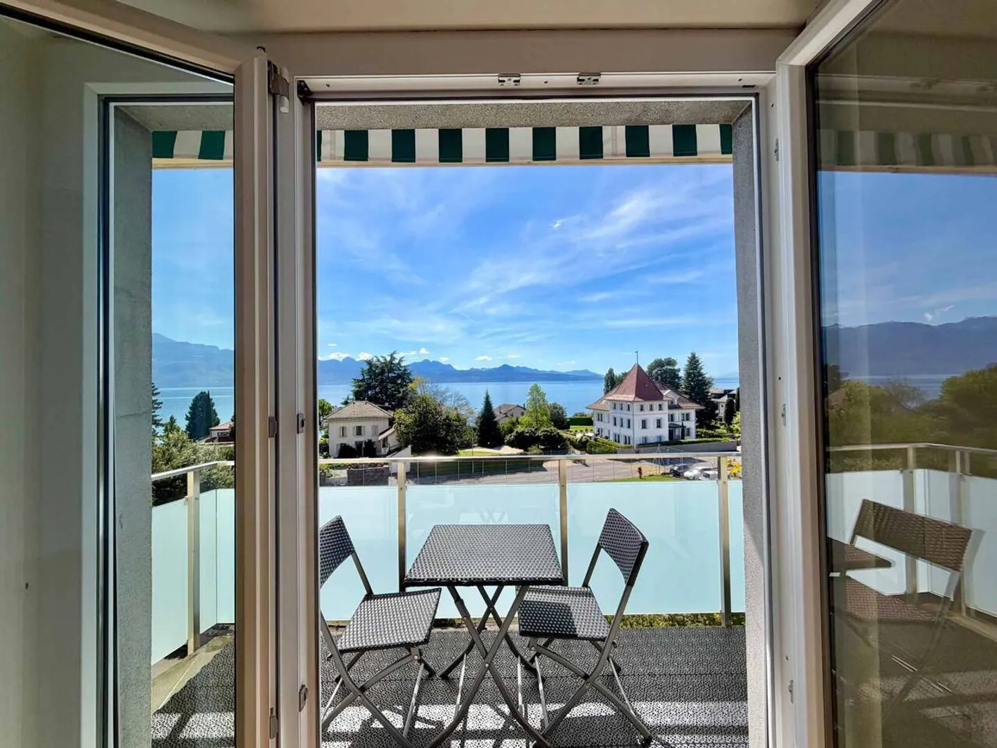 Appartamento moderno con vista lago - Foto 9 di 11