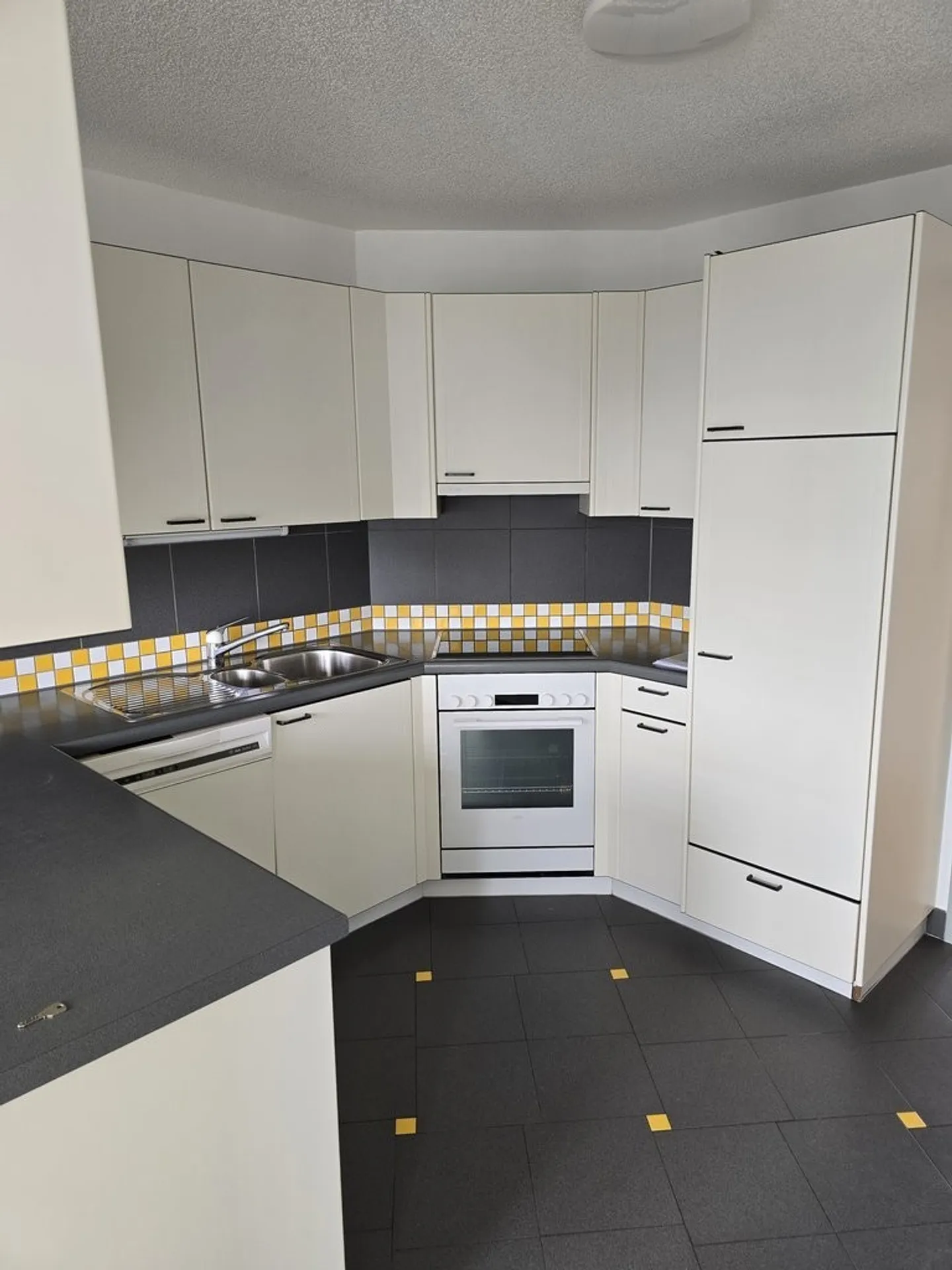 1ST NET RENT OFFERED - Housing located in a family neighborhood! - Photo 4 of 9