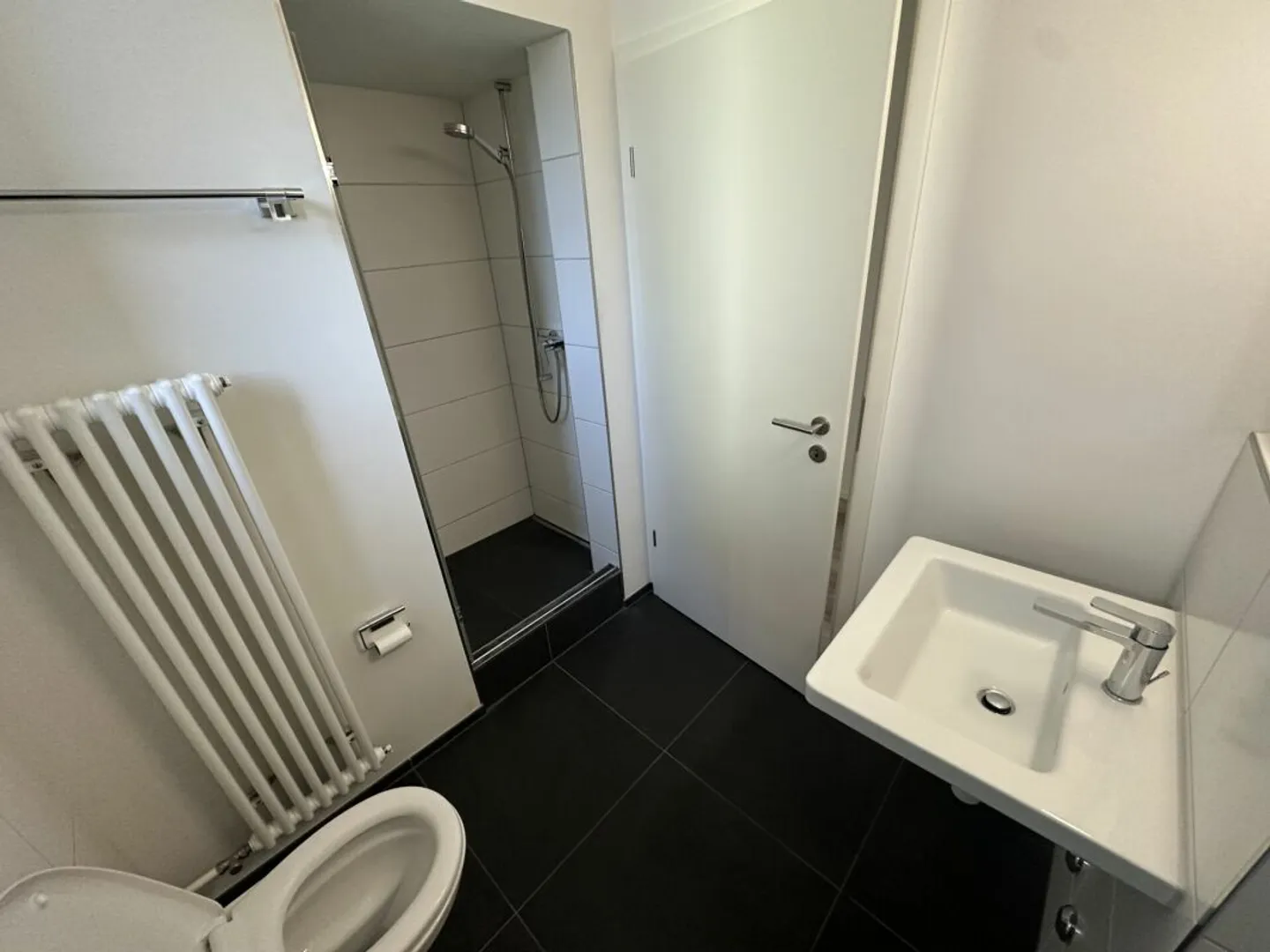 Lichtdurchfluetet und renoviert! - Foto 4 von 5