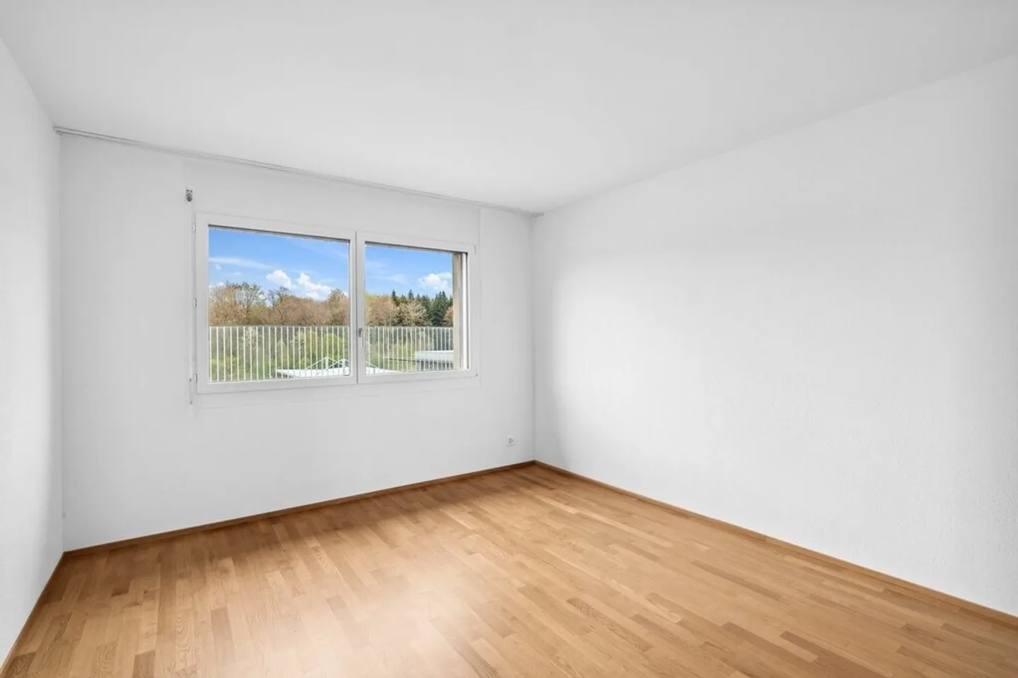 Property standard on two floors - Photo 5 of 11