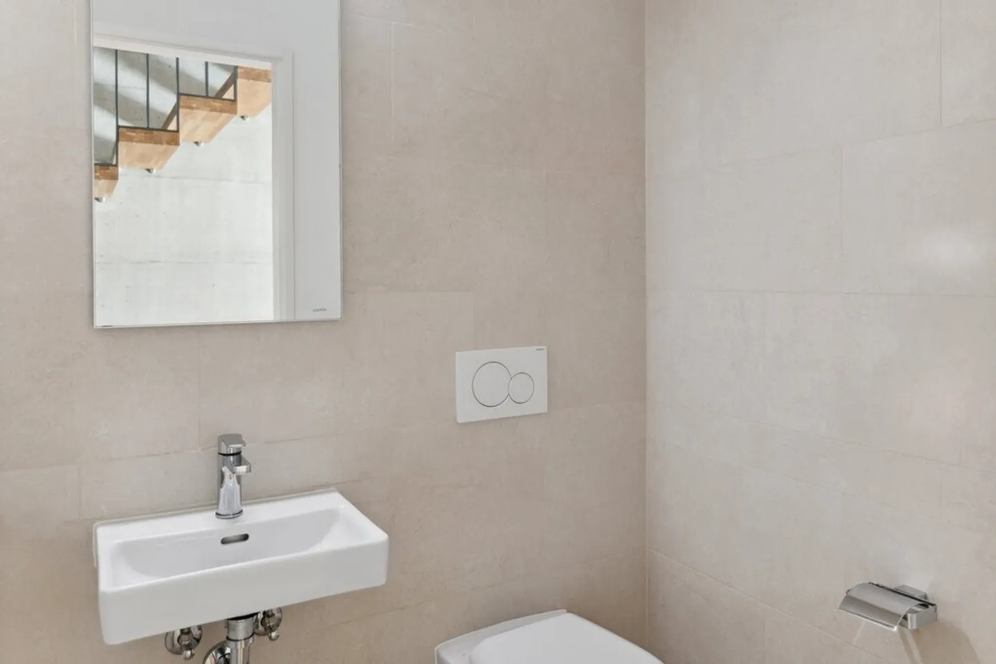 Property standard on two floors - Photo 9 of 11