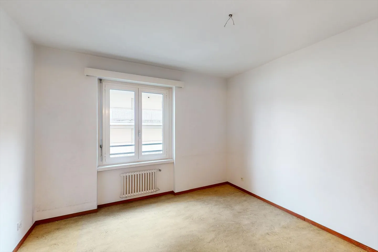 Spacious Apartment with Park View - Photo 5 of 9