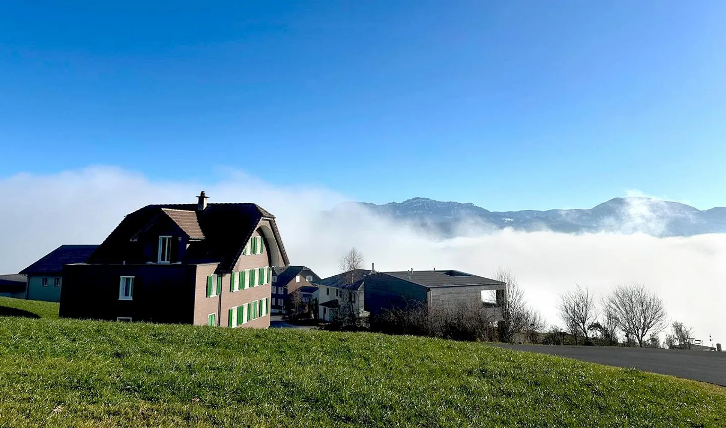 Charmante appartement de 4 pièces avec une belle vue - Photo 1 sur 11