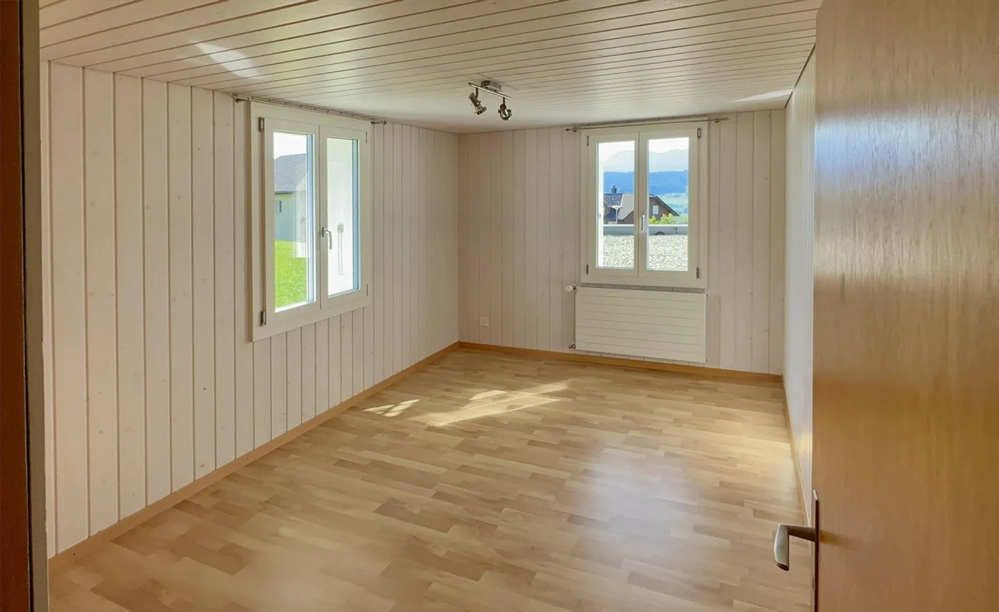 Charmante appartement de 4 pièces avec une belle vue - Photo 4 sur 11