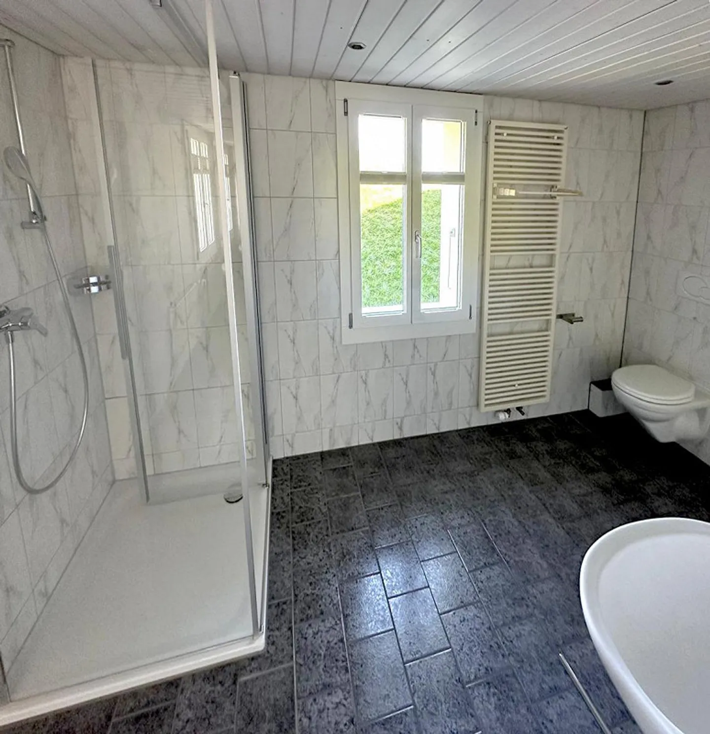 Charmante appartement de 4 pièces avec une belle vue - Photo 7 sur 11