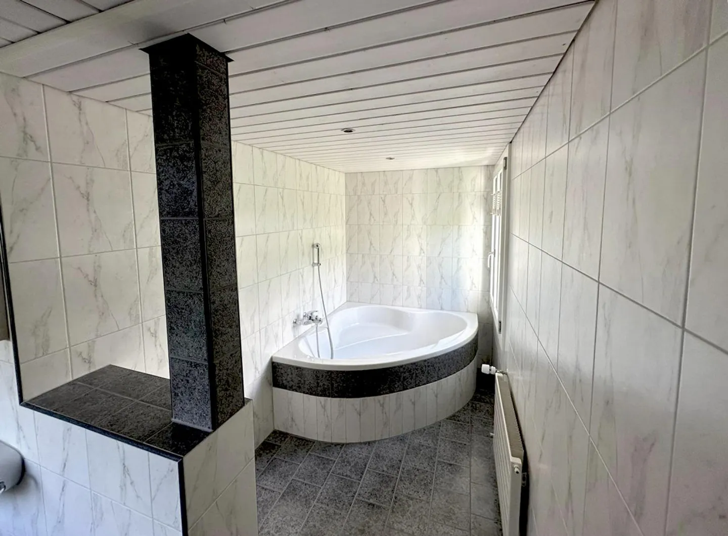 Charmante appartement de 4 pièces avec une belle vue - Photo 8 sur 11