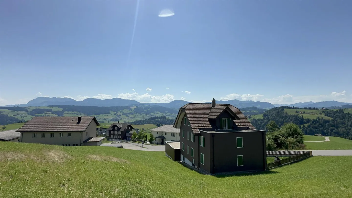 Charmante appartement de 4 pièces avec une belle vue - Photo 10 sur 11