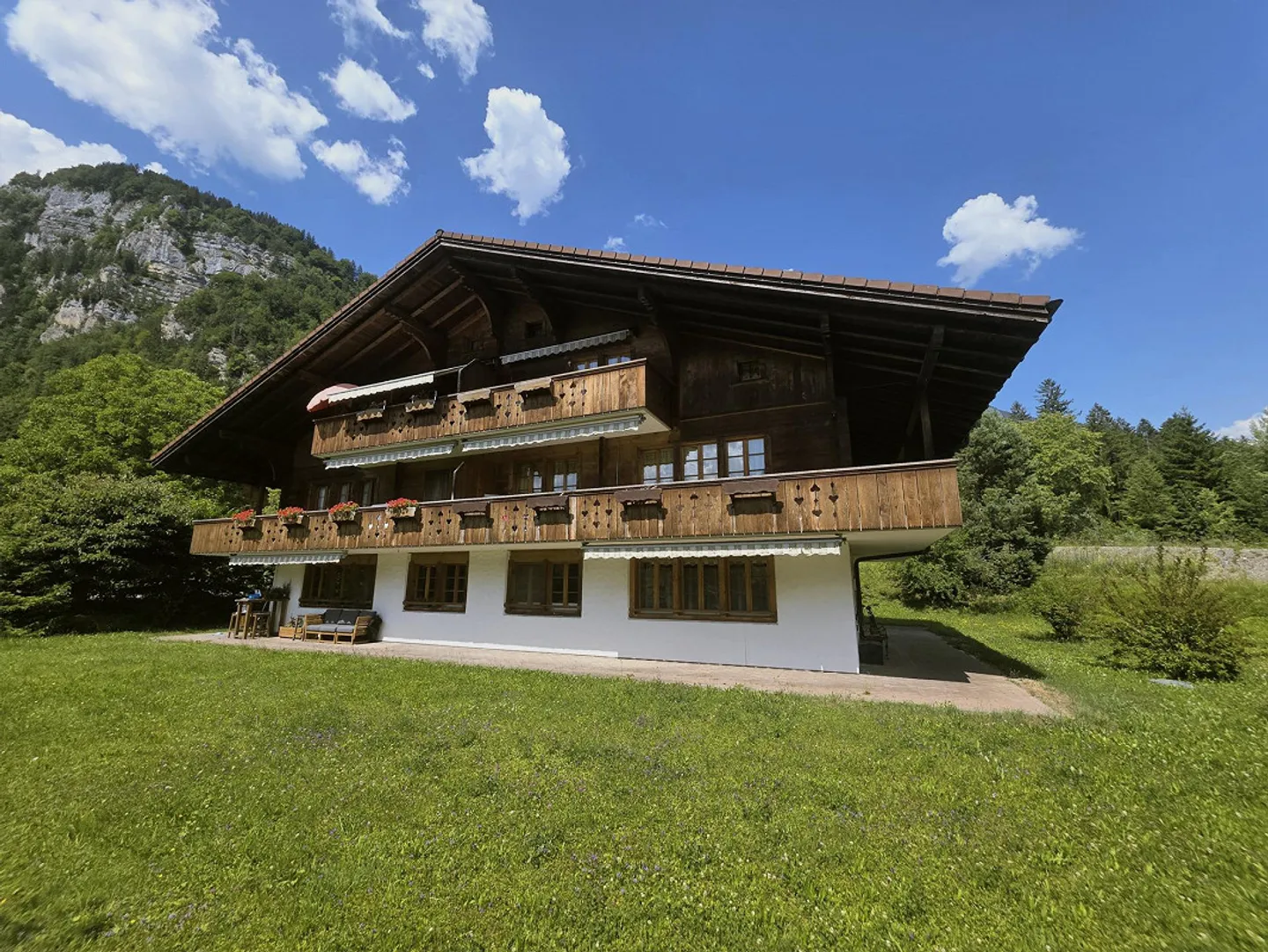 PRIMA UTILIZZO: Appartamento moderno come prima o seconda casa nel cuore dell'Oberland bernese - Foto 1 di 10