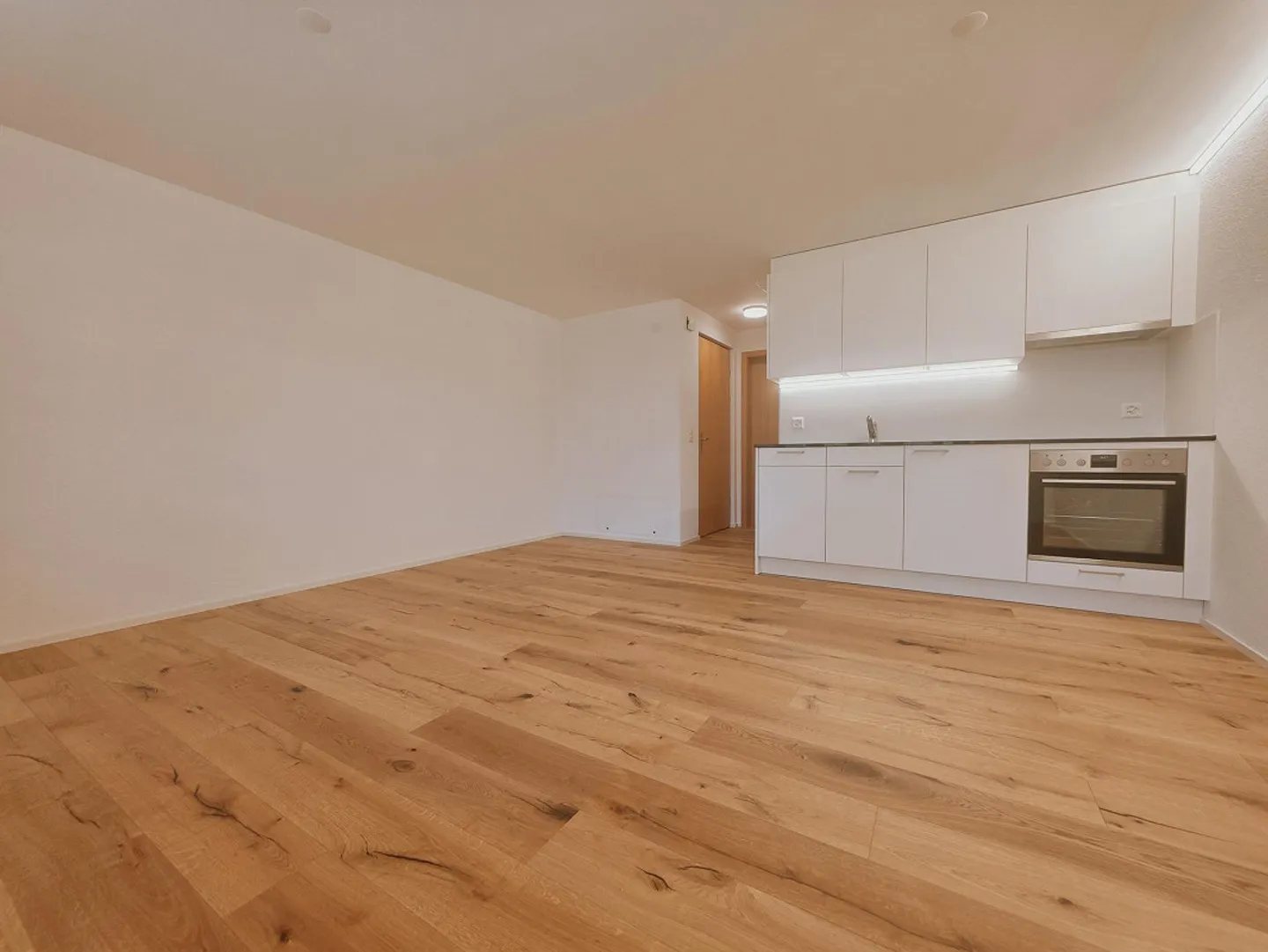 PRIMA UTILIZZO: Appartamento moderno come prima o seconda casa nel cuore dell'Oberland bernese - Foto 3 di 10