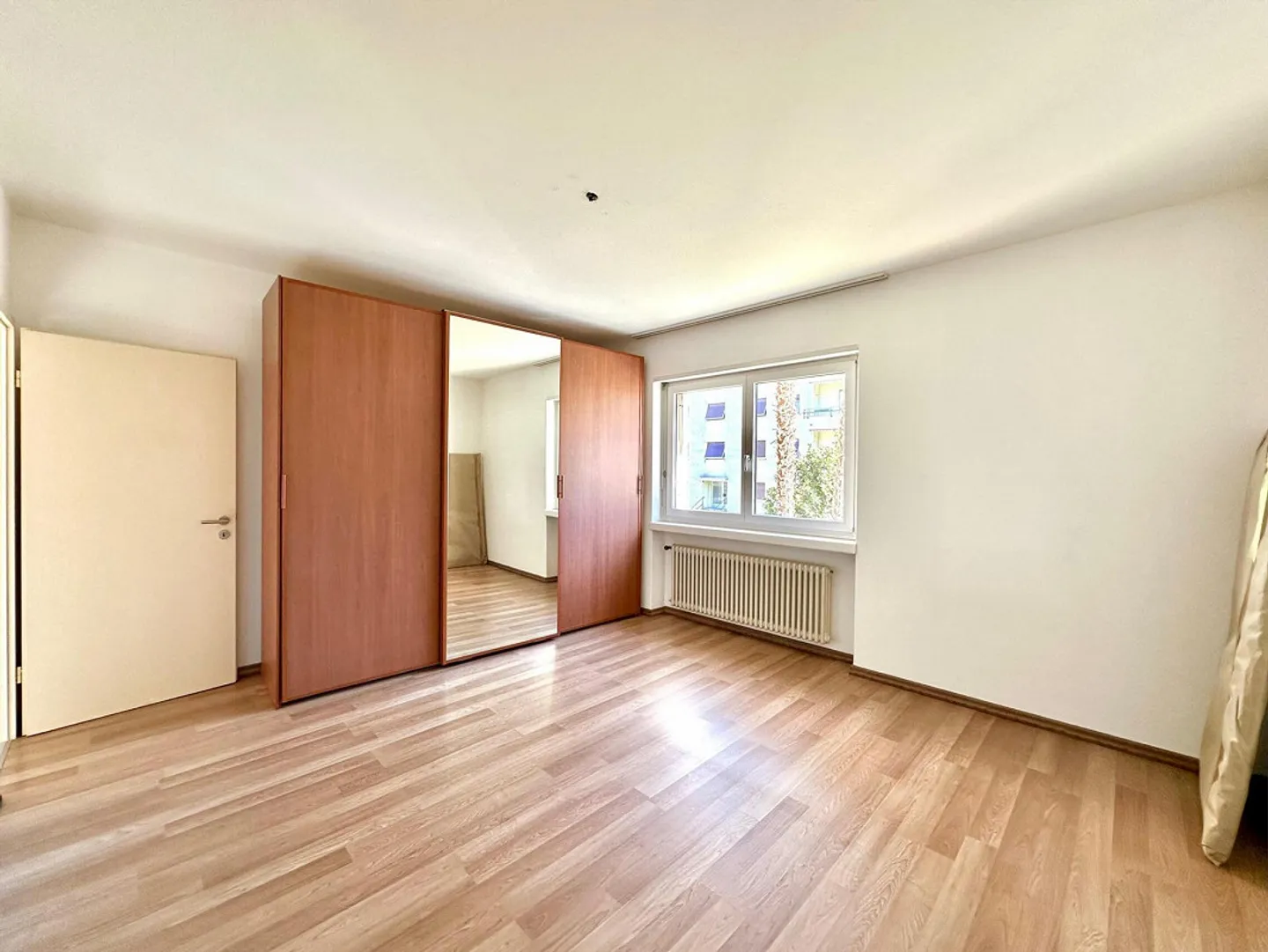 APPARTAMENTO LUMINOSO E SPAZIOSO DI 3,5 LOCALI CON GARAGE A SANT'ANTONINO - Foto 8 di 9