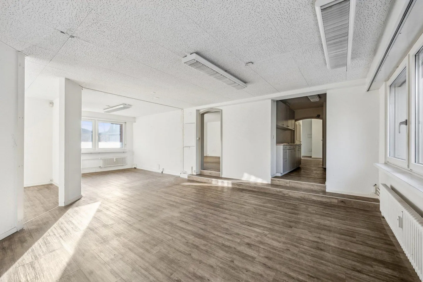 Bezugsbereite Bürofläche im Herzen von Binningen - Foto 2 von 13
