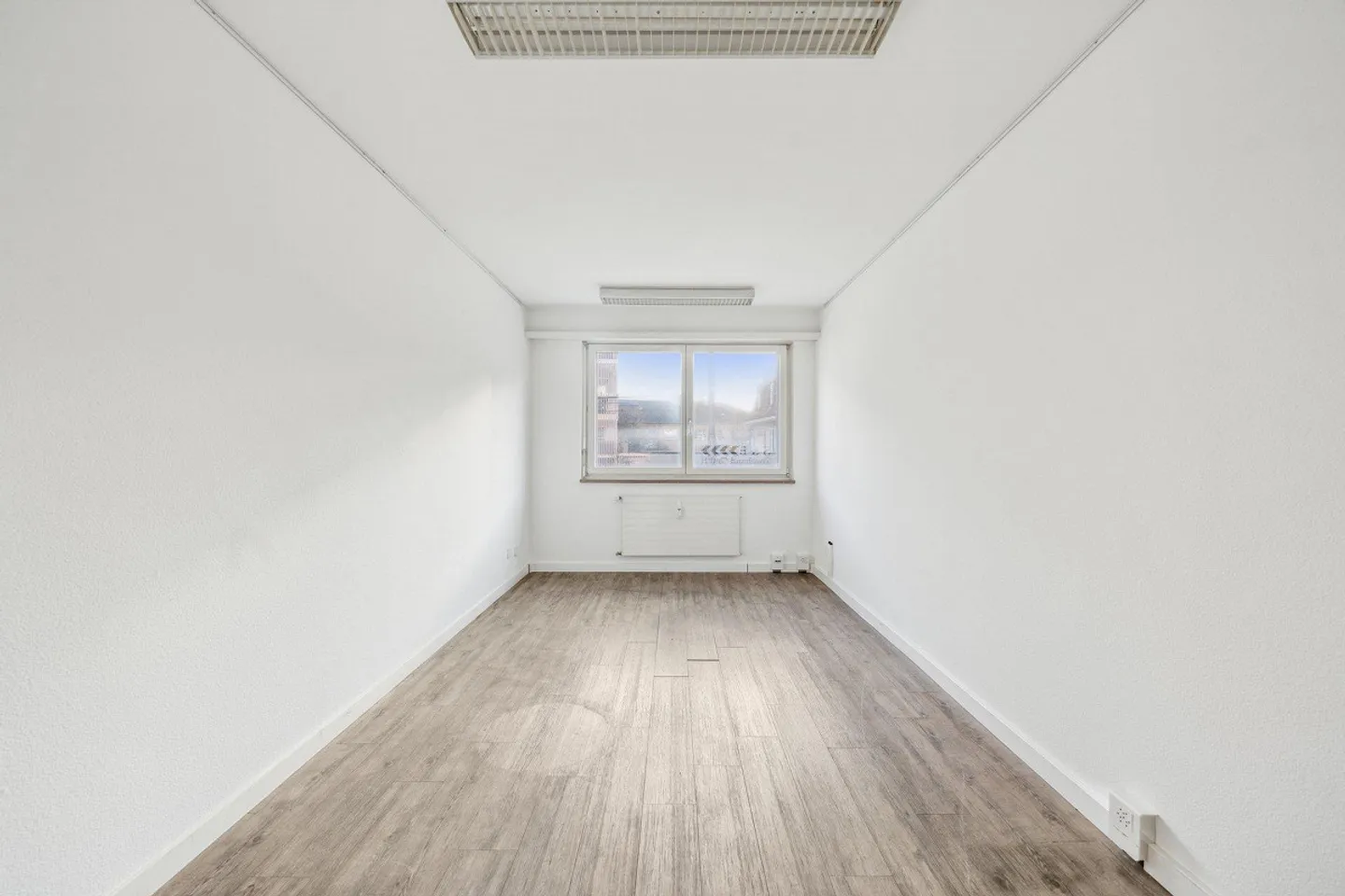 Bezugsbereite Bürofläche im Herzen von Binningen - Foto 9 von 13