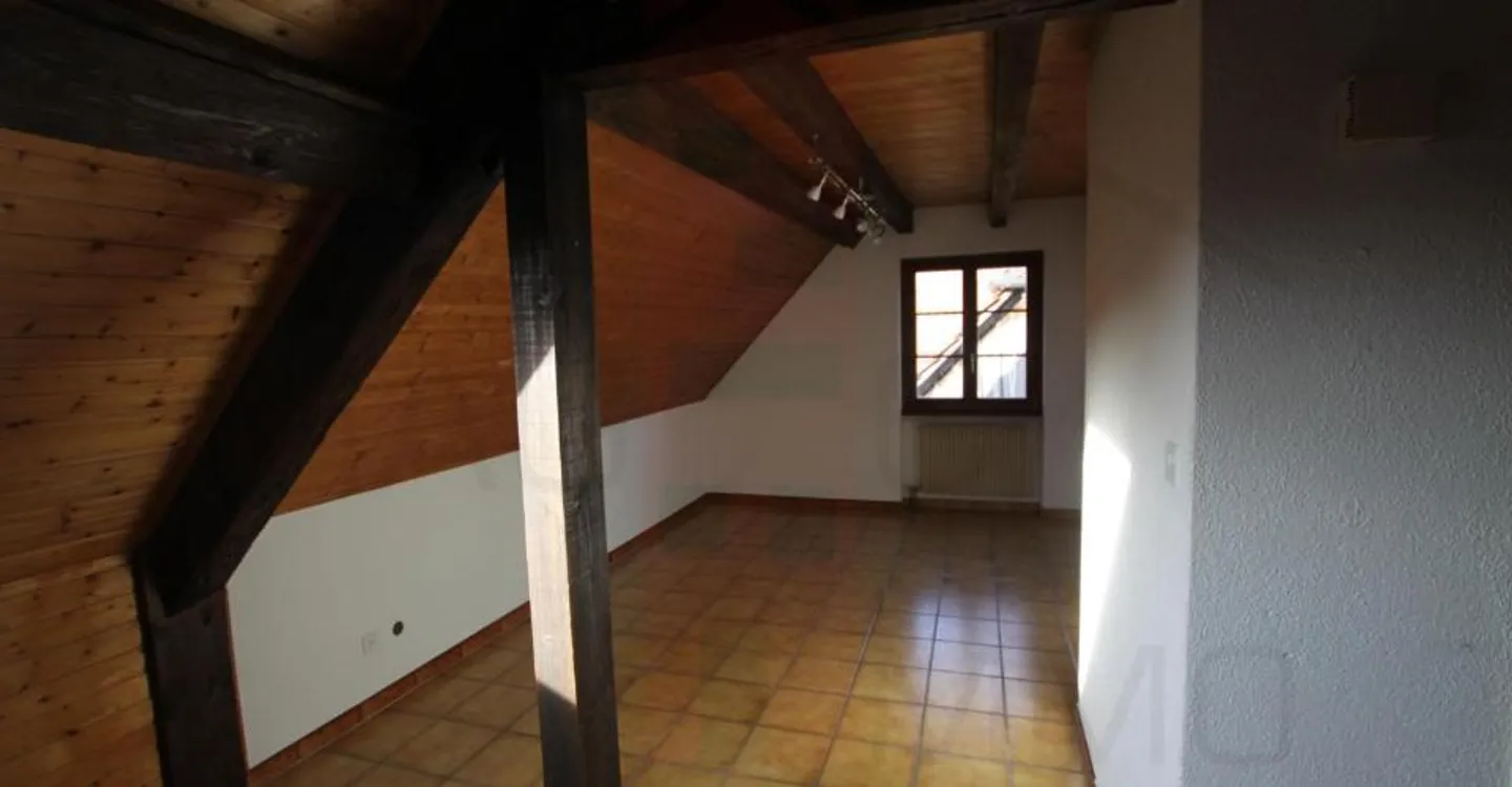 Charming Apartment Building - Photo 7 of 12