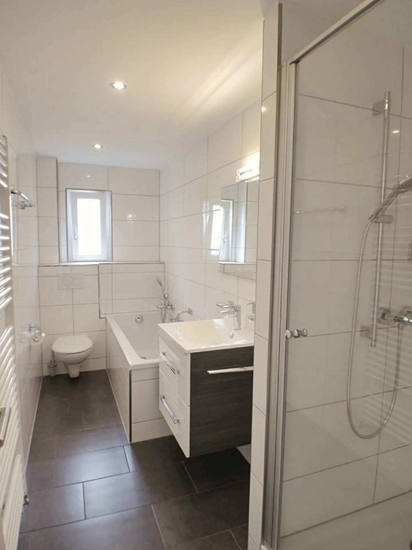 Moderne Dachwohnung mit Seeblick - Foto 3 von 9