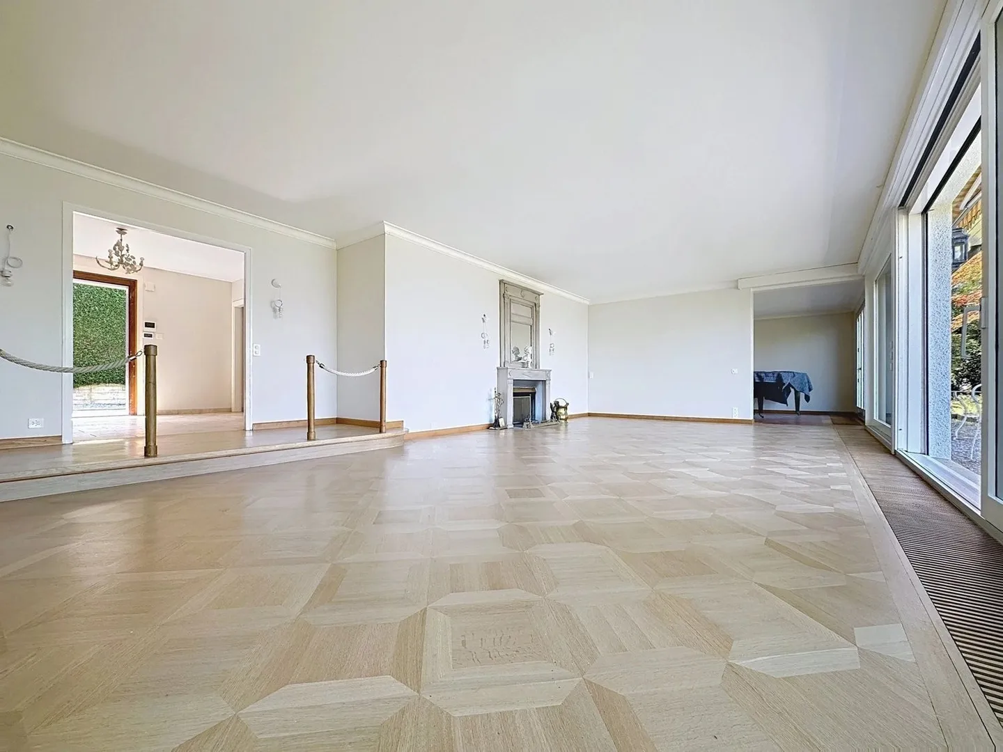 Sehr schöne individuelle Villa mit herrlichem Blick auf den See - Foto 4 von 13