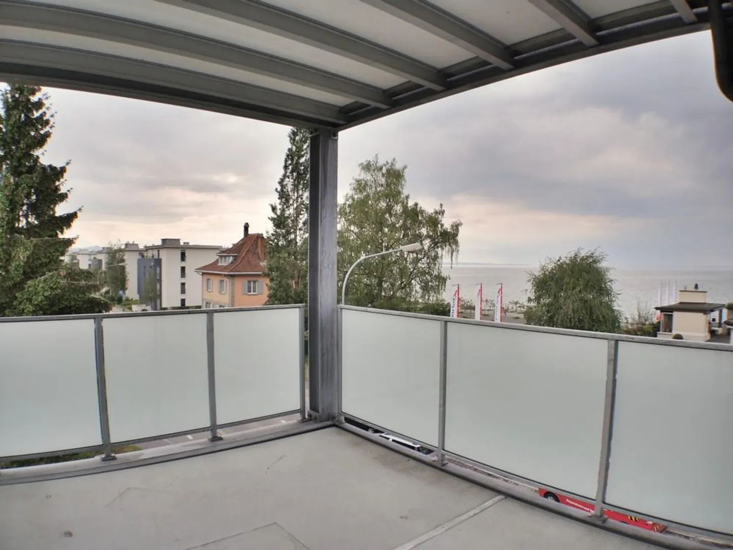 Moderne Dachwohnung mit Seeblick - Foto 5 von 9