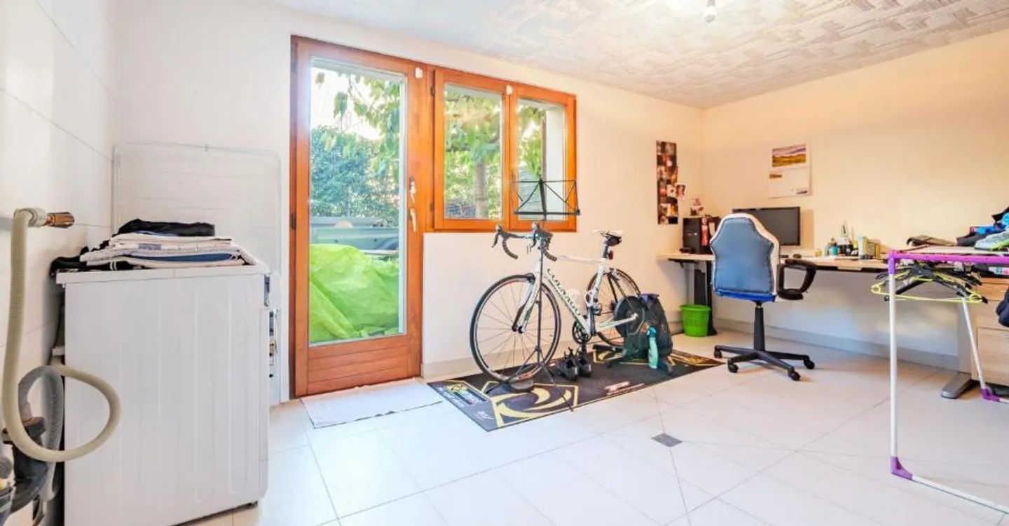 Wunderschöne Villa mit Garten, die eine ideale Konfiguration für zwei Einheiten bietet - Foto 11 von 13