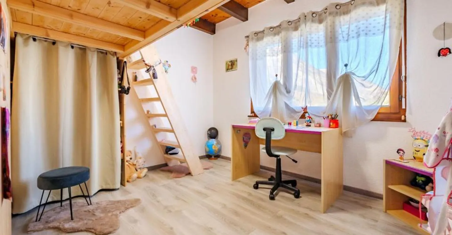 Wunderschöne Villa mit Garten, die eine ideale Konfiguration für zwei Einheiten bietet - Foto 8 von 13