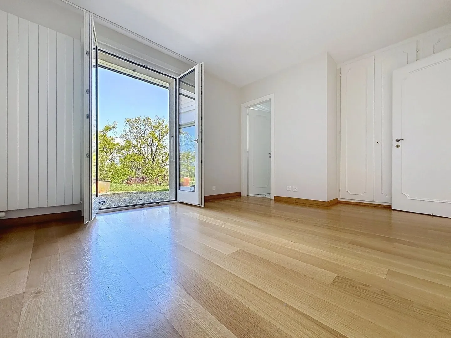 Sehr schöne individuelle Villa mit herrlichem Blick auf den See - Foto 9 von 13