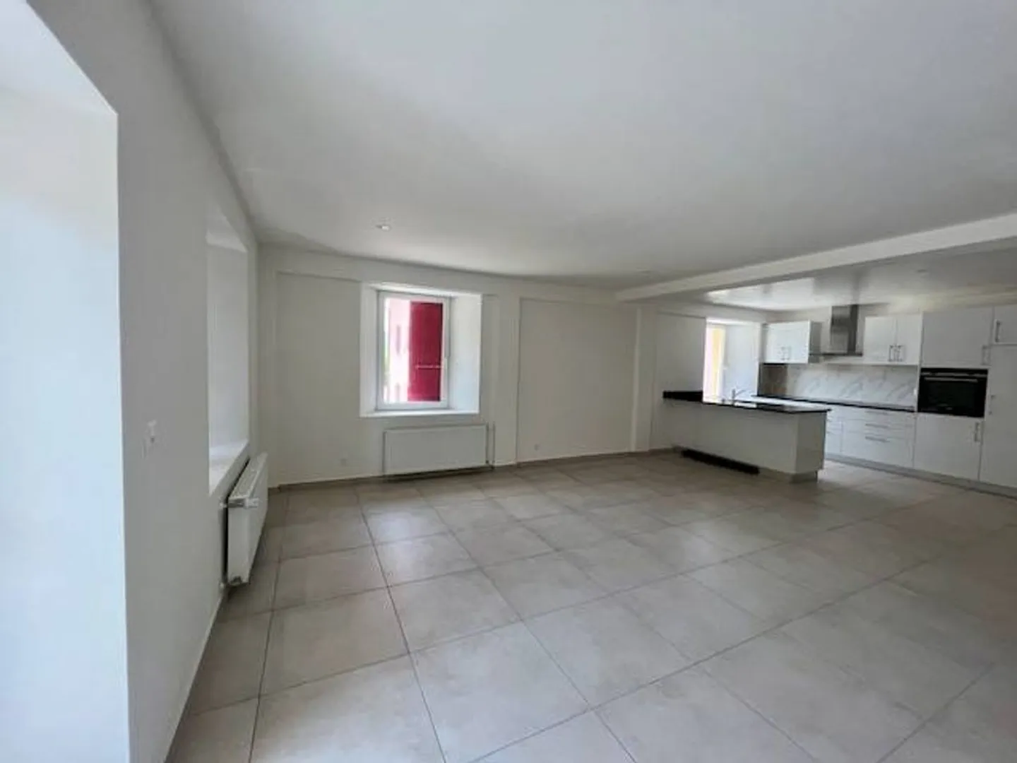 Renovated building, 3 out of 5 lots rented, 4 apartments and a commercial space - Photo 3 of 13