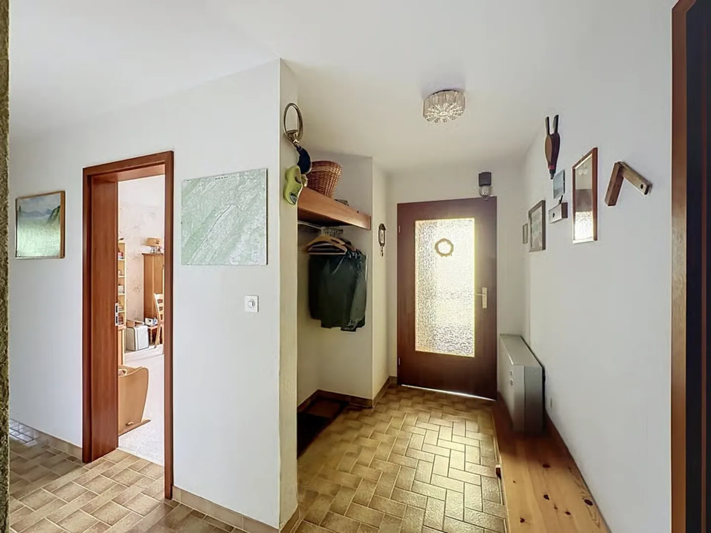 Individual villa, remarkable potential in residential area - Photo 2 of 13