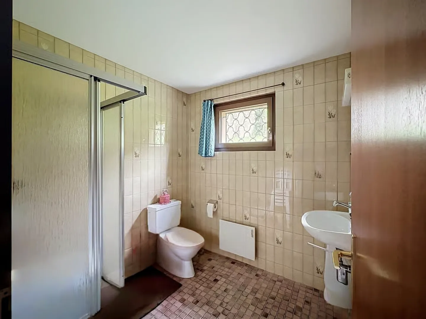 Individual villa, remarkable potential in residential area - Photo 4 of 13
