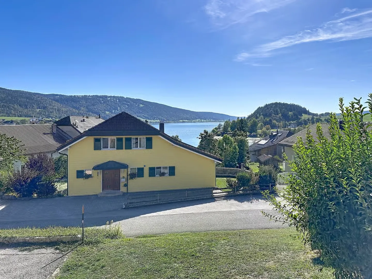 Individual villa, remarkable potential in residential area - Photo 7 of 13