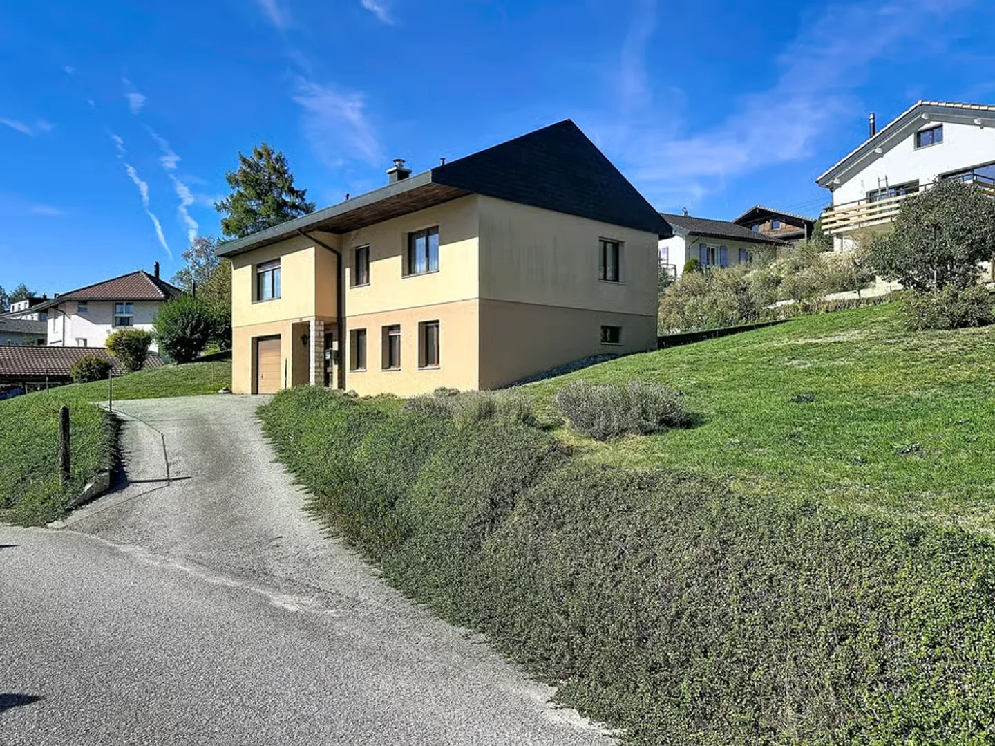 Individual villa, remarkable potential in residential area - Photo 13 of 13