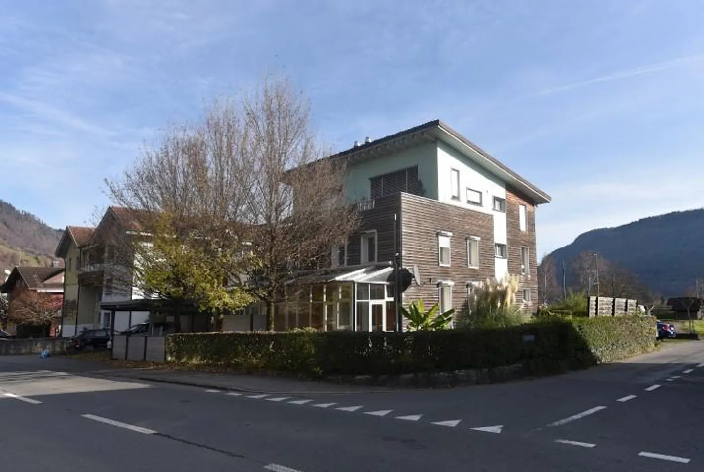 4.5-Zimmer DEFH mit Einliegerwohnung in Alpnachstad - Photo 1 of 8