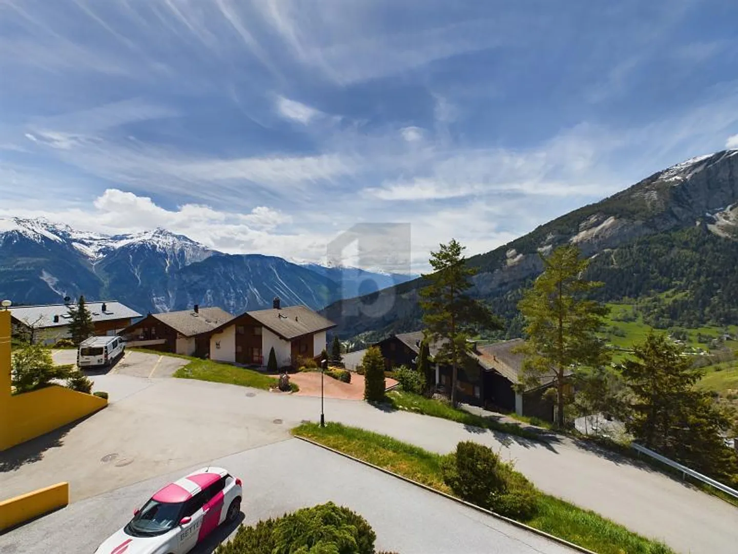 Sonnige Wohnung mit Panoramablick - Foto 1 von 6