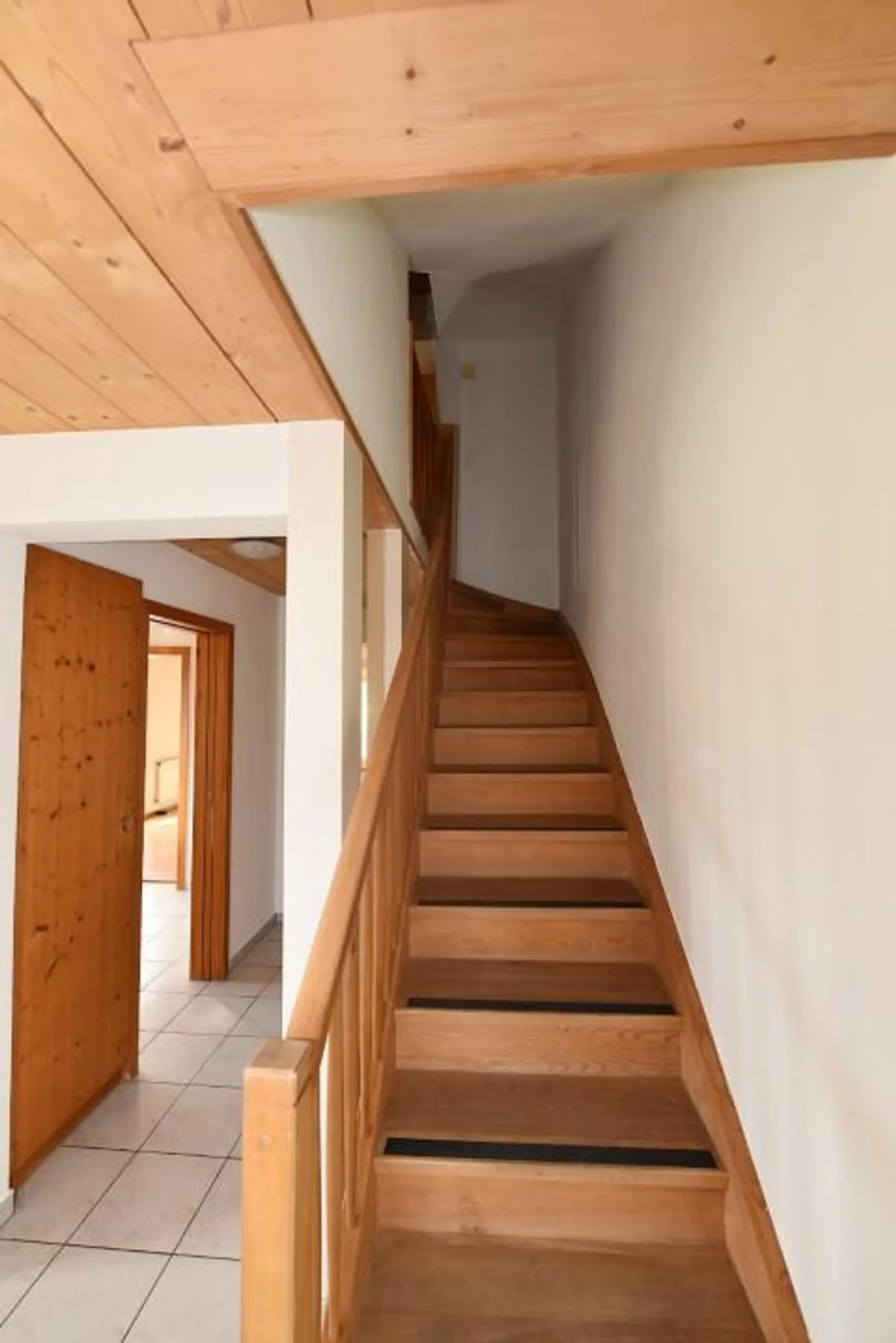 4.5-Zimmer DEFH mit Einliegerwohnung in Alpnachstad - Photo 6 of 8