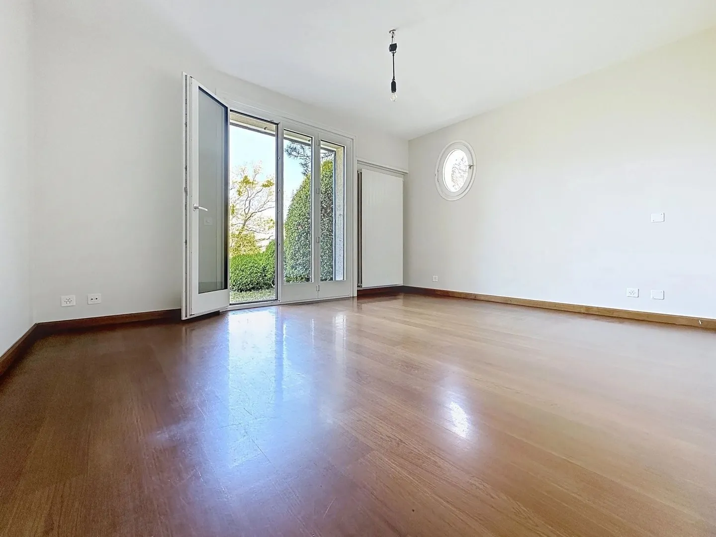 Sehr schöne individuelle Villa mit herrlichem Blick auf den See - Foto 10 von 13