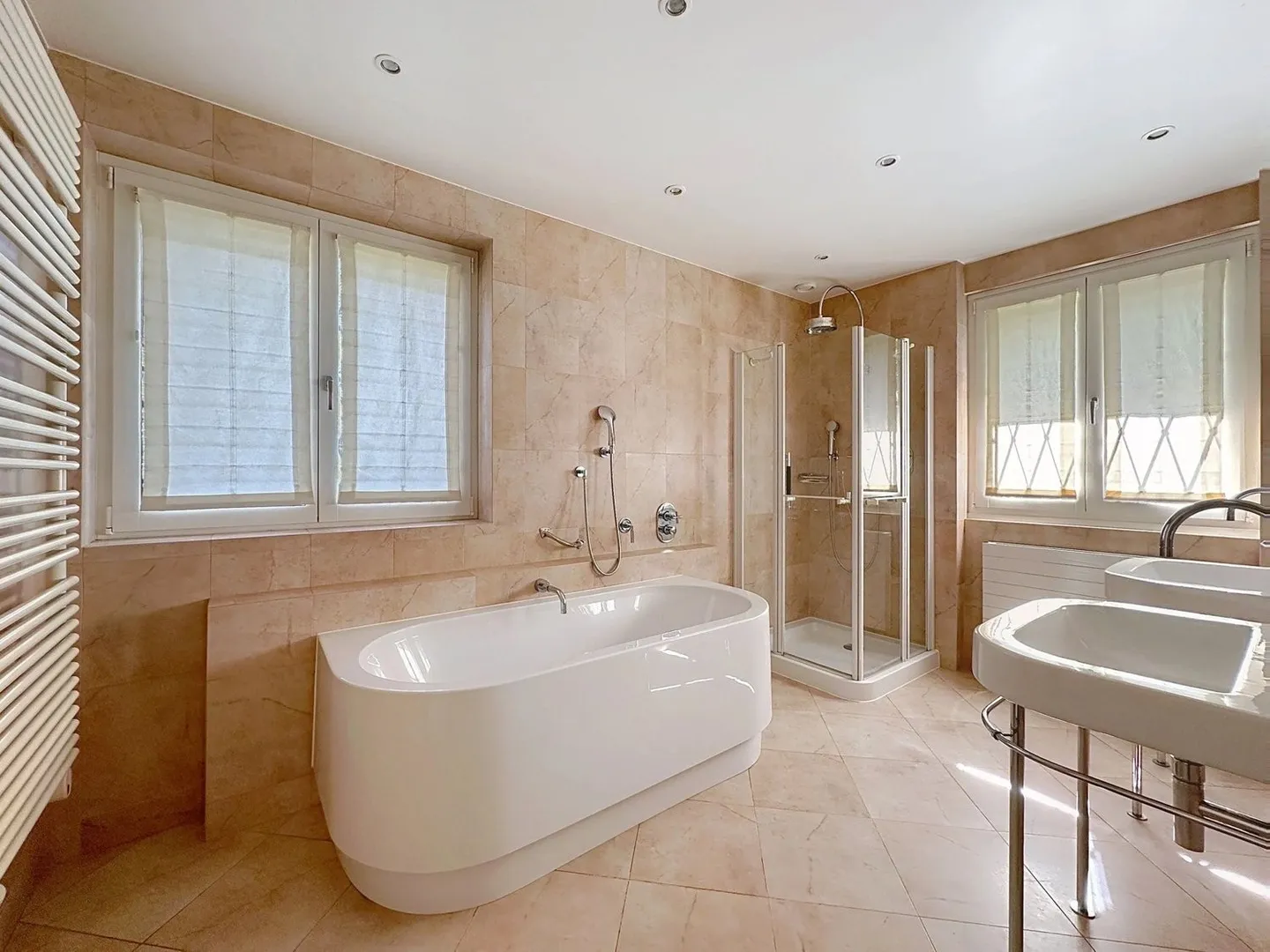 Sehr schöne individuelle Villa mit herrlichem Blick auf den See - Foto 11 von 13