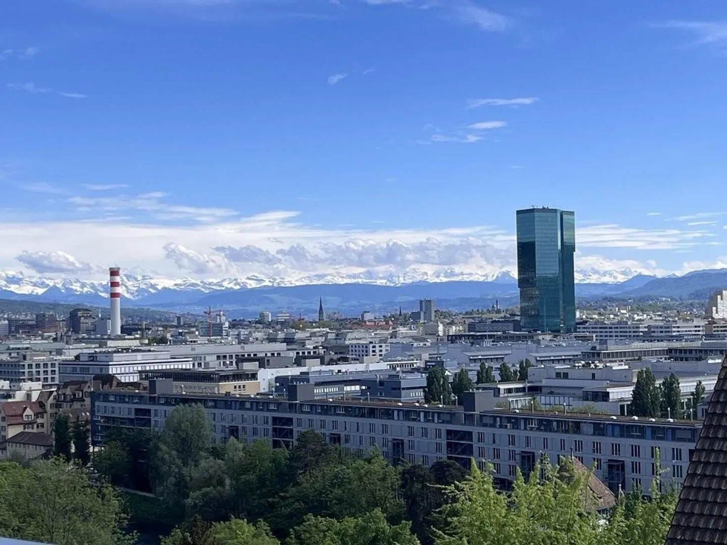 Living with a panoramic view - overlooking the city and the mountains - Photo 2 of 7