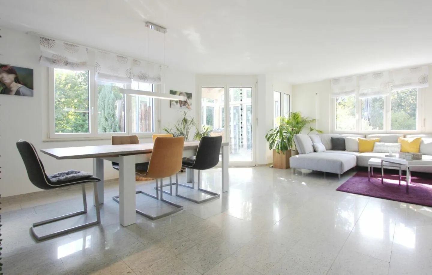 Maison individuelle de 4,5 pièces avec véranda et beaucoup d'espace extérieur - Photo 3 sur 11