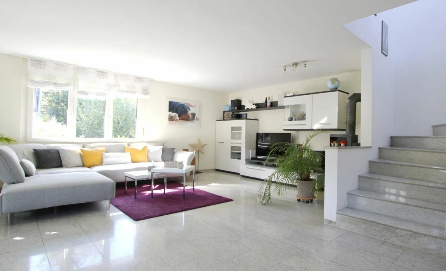 Maison individuelle de 4,5 pièces avec véranda et beaucoup d'espace extérieur - Photo 4 sur 11