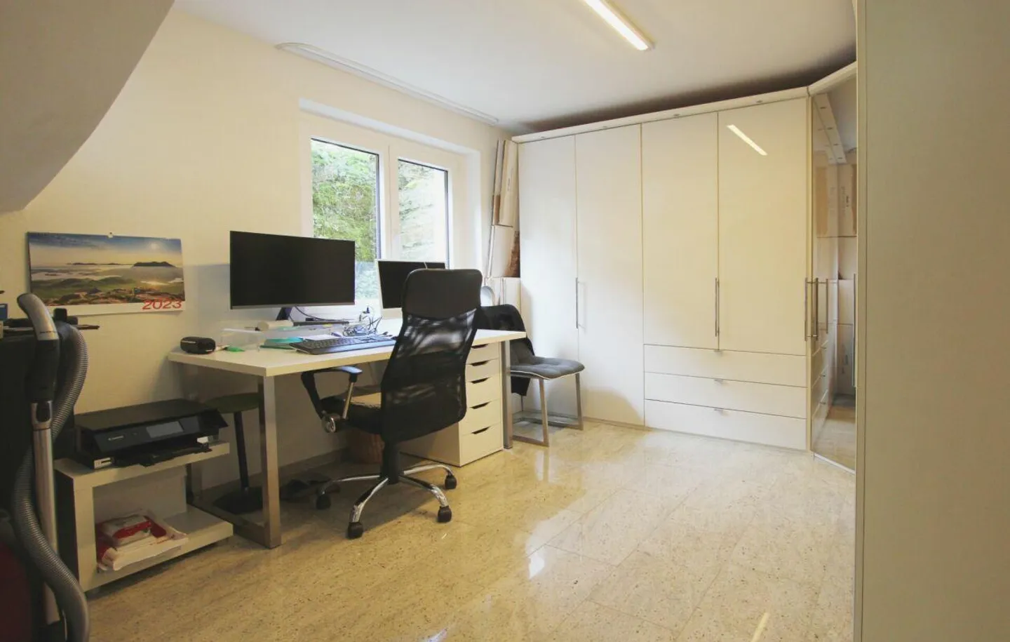 Maison individuelle de 4,5 pièces avec véranda et beaucoup d'espace extérieur - Photo 10 sur 11