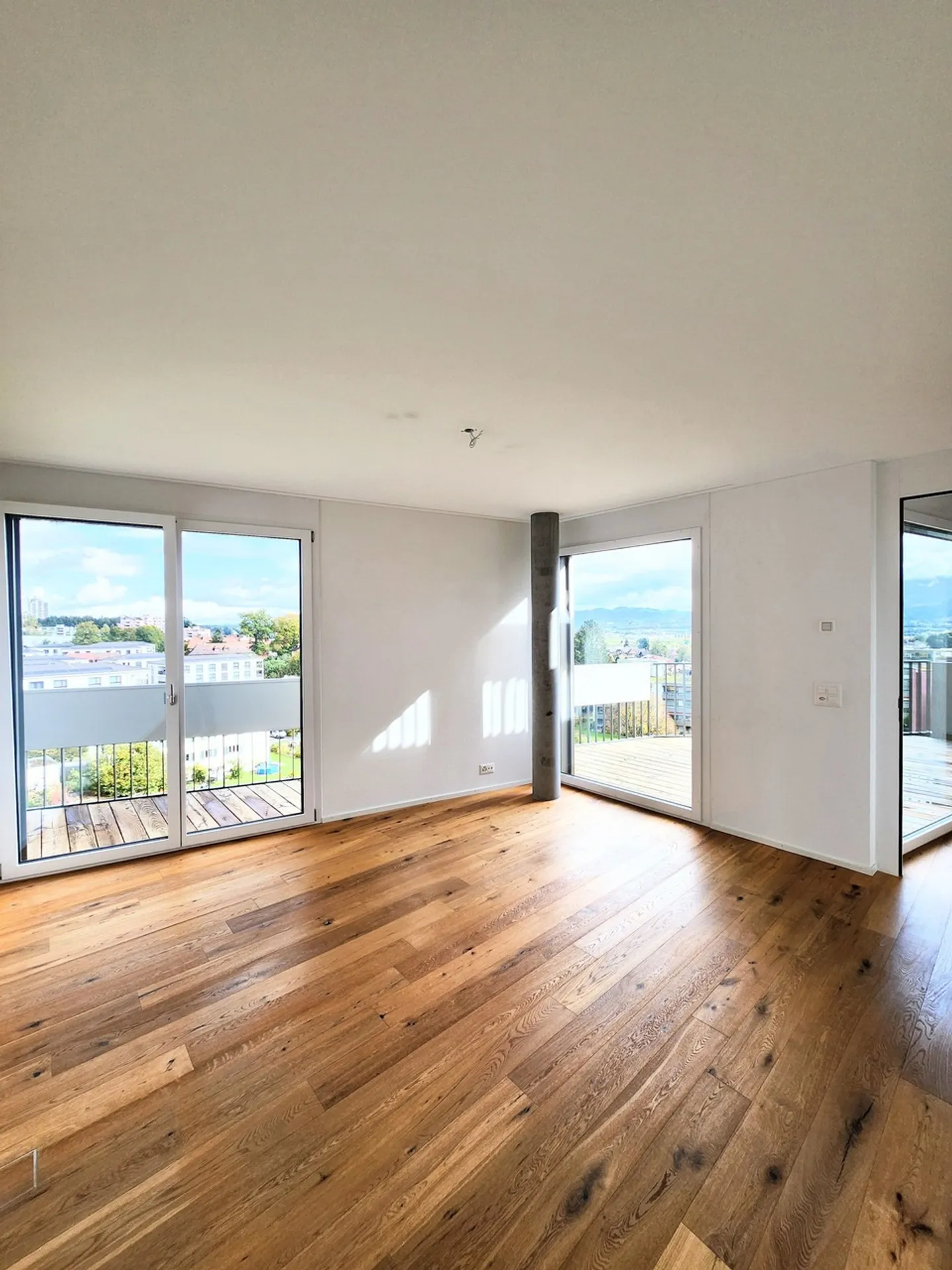Wohntraum mit Weitblick: 3.5-Zimmerwohnung mit Loggia und Balkon - Foto 2 di 5