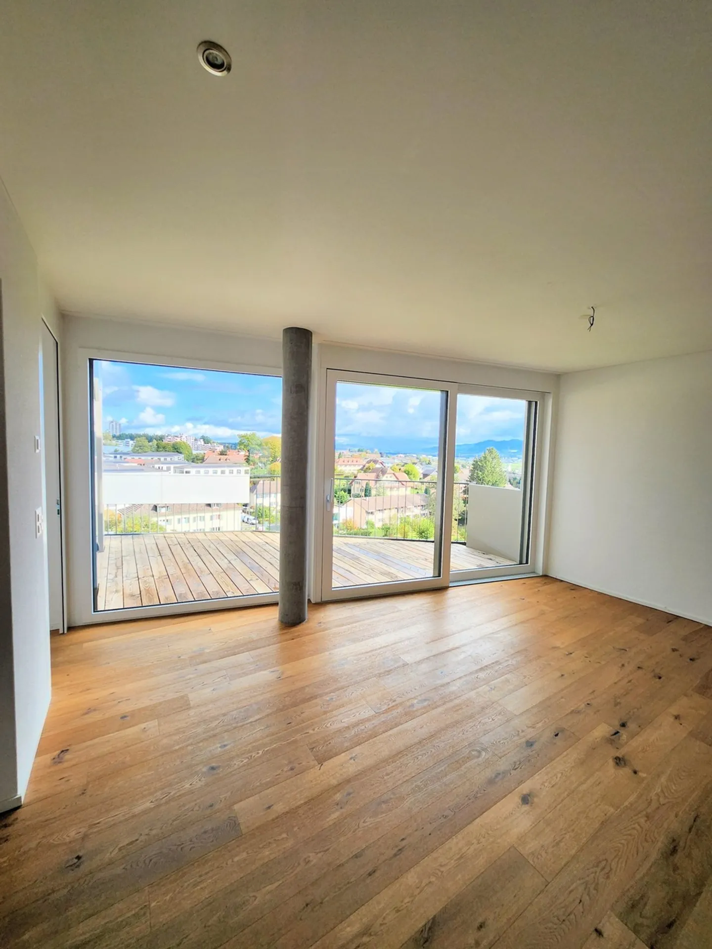 Wohntraum mit Weitblick: 3.5-Zimmerwohnung mit Loggia und Balkon - Foto 4 di 5