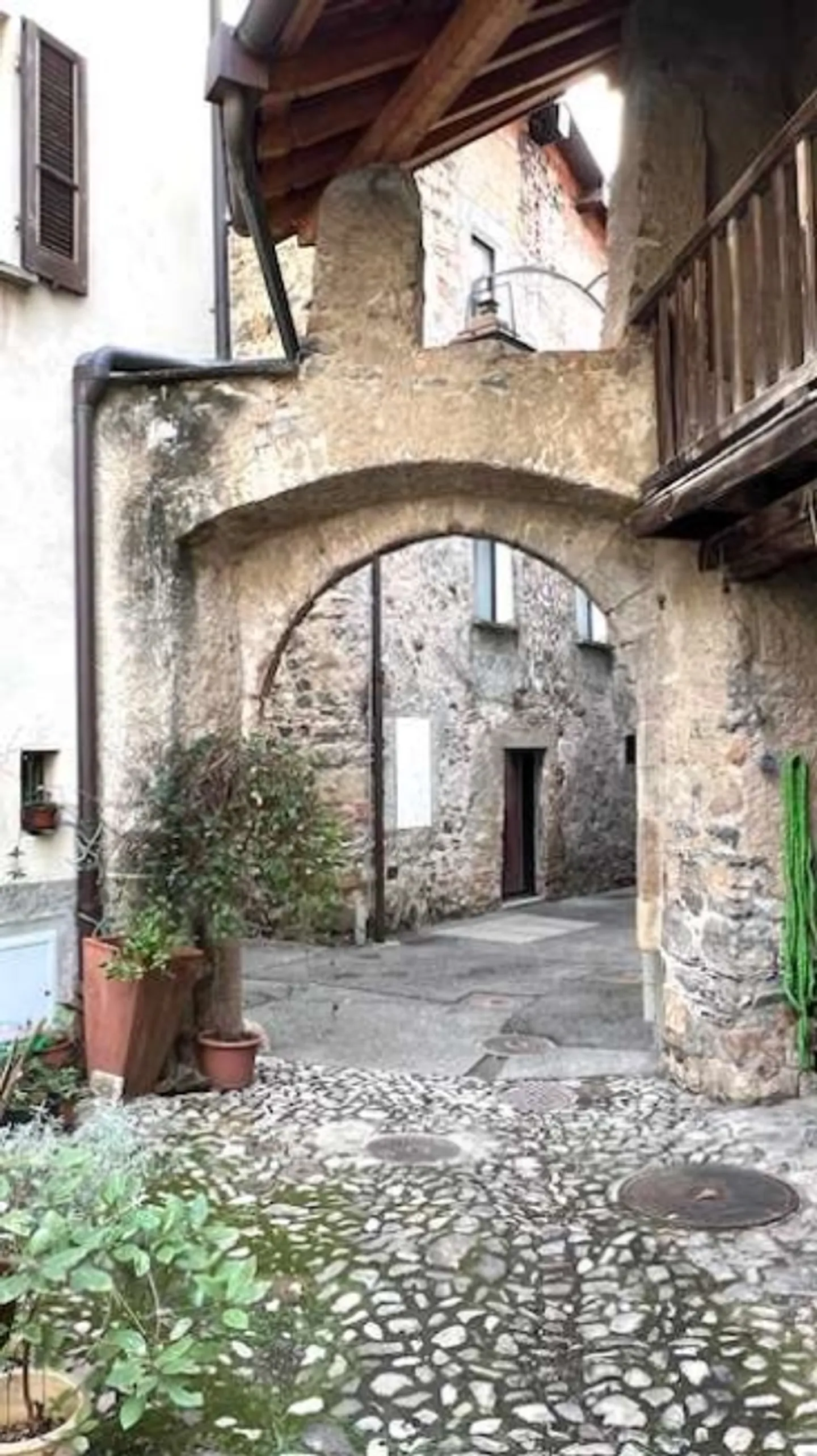 House in the center of Riva San Vitale near the lake - Photo 3 of 20