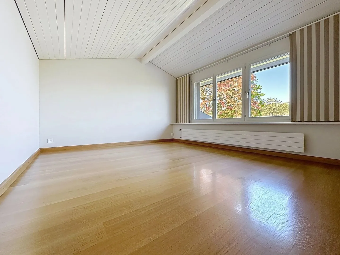 Sehr schöne individuelle Villa mit herrlichem Blick auf den See - Foto 12 von 13