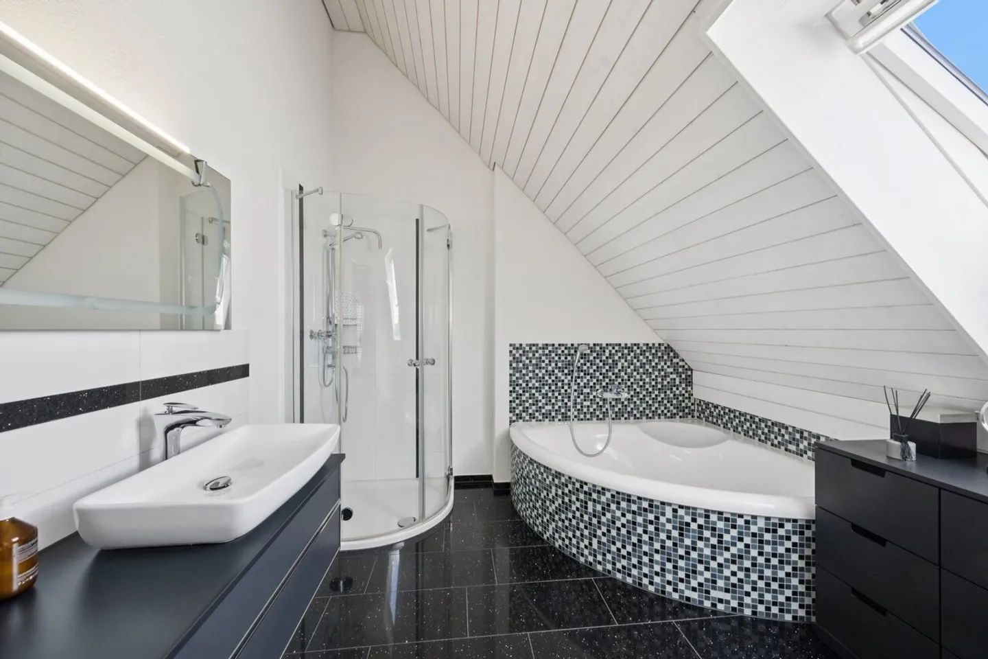 Stilvolle 6.5-Zimmer-Maisonette - Foto 3 von 5